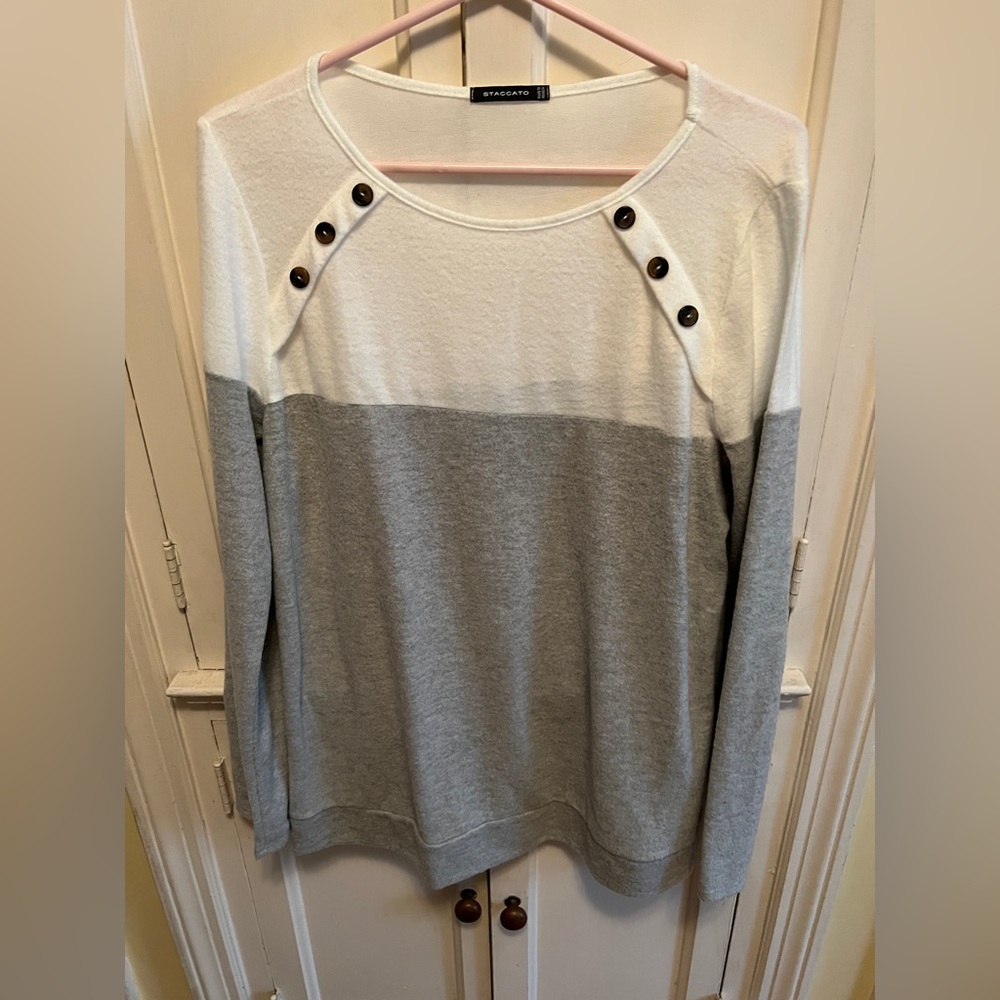 Super soft sz L Womens color block sweater w button detailing
